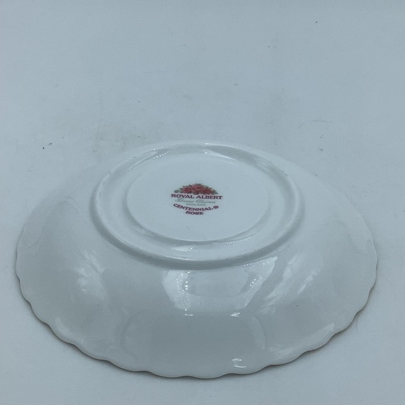 Vintage 1967 Royal Albert England Centennial Rose Bone China Teacup and Saucer - Picture 9 of 12